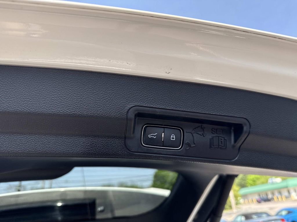 Used 2022 Ford Explorer XLT w/ Equipment Group 202A AWD/4WD image 8