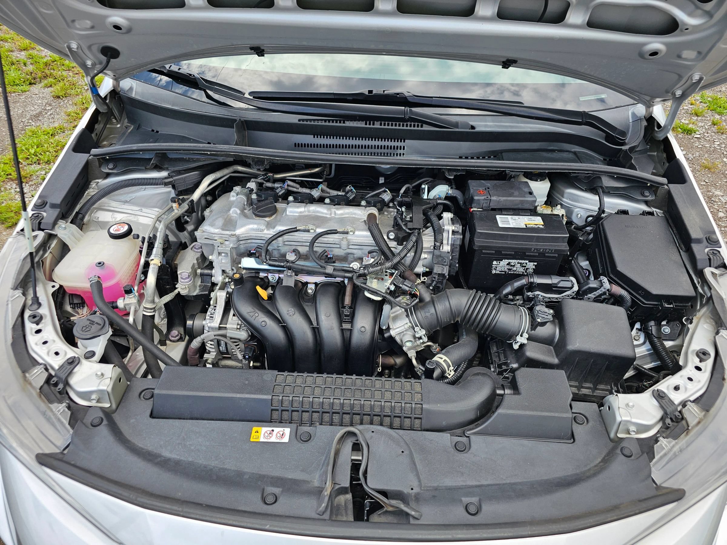 Used 2022 Toyota Corolla LE FWD image 3