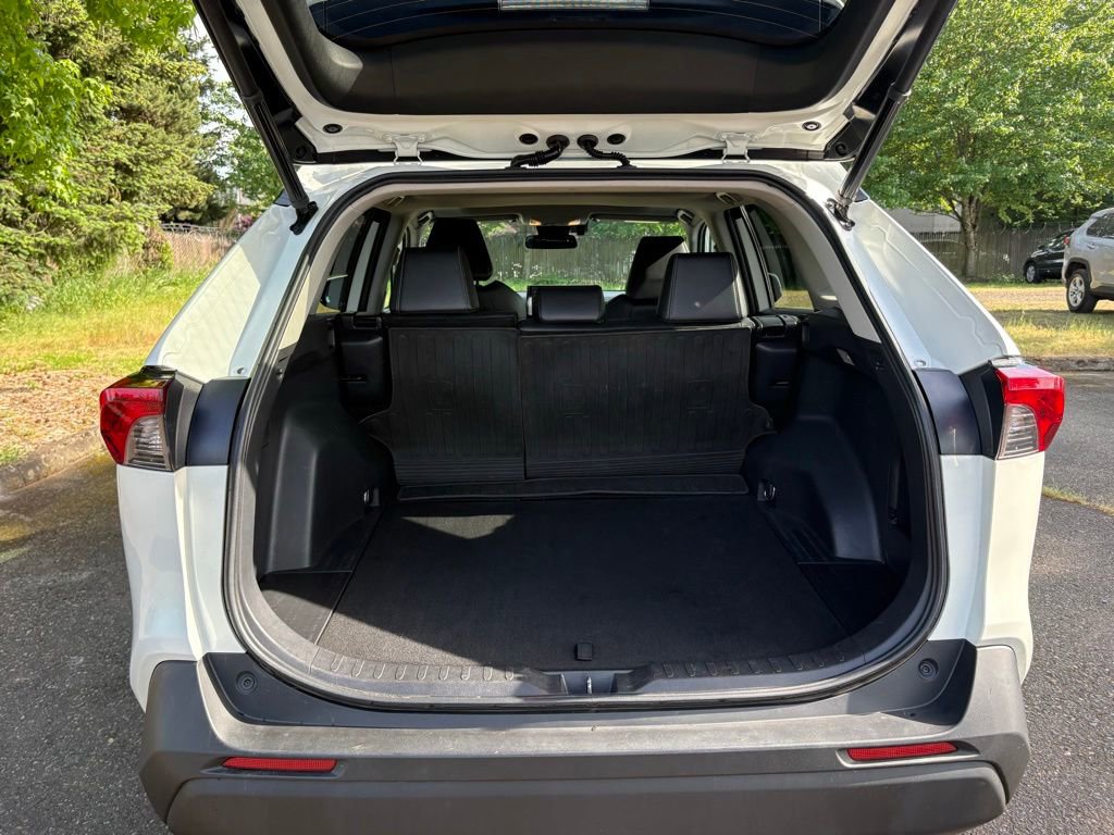 Used 2021 Toyota RAV4 XLE Premium AWD/4WD image 23