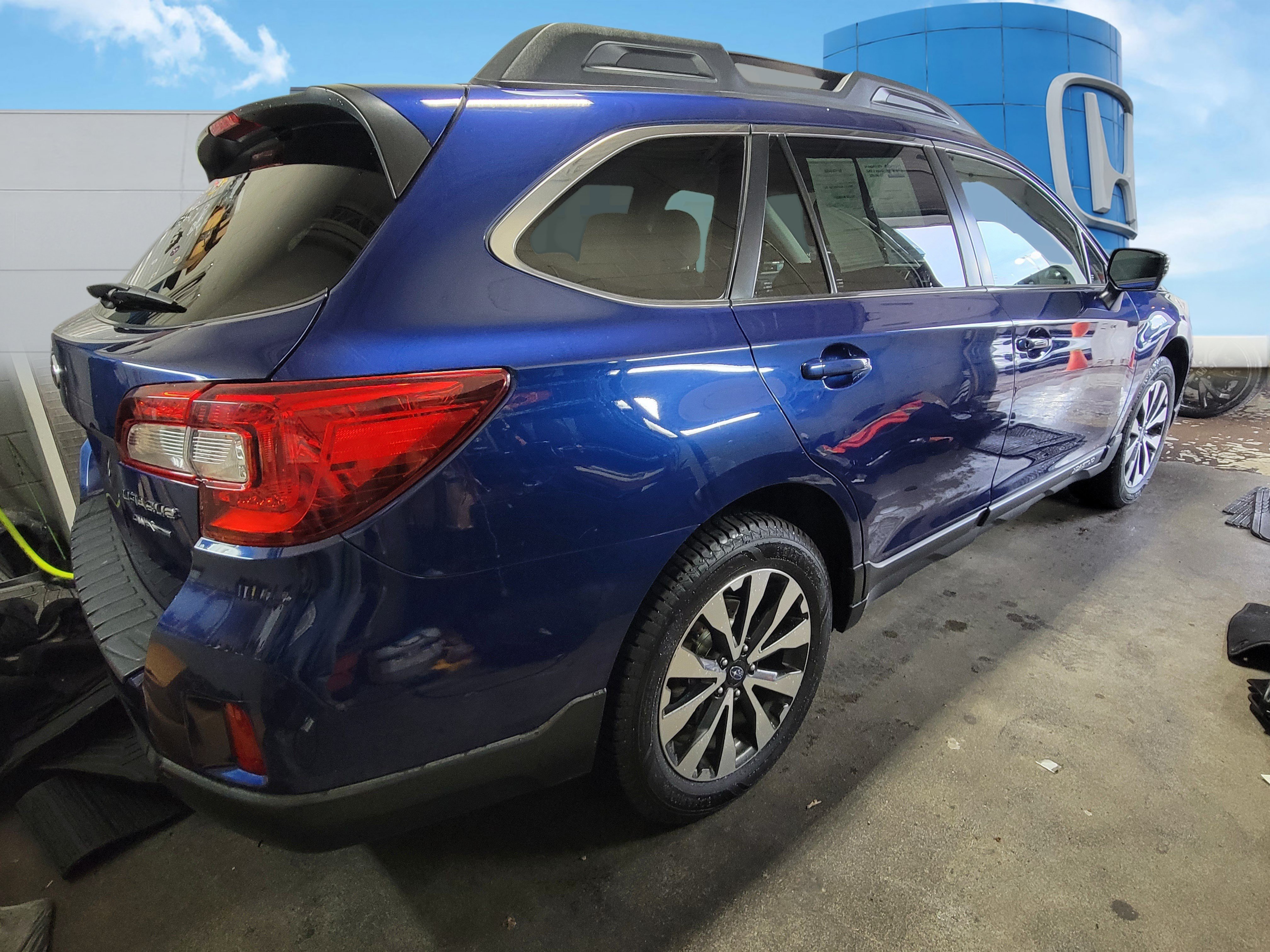 Used 2015 Subaru Outback 3.6R Limited AWD/4WD image 5