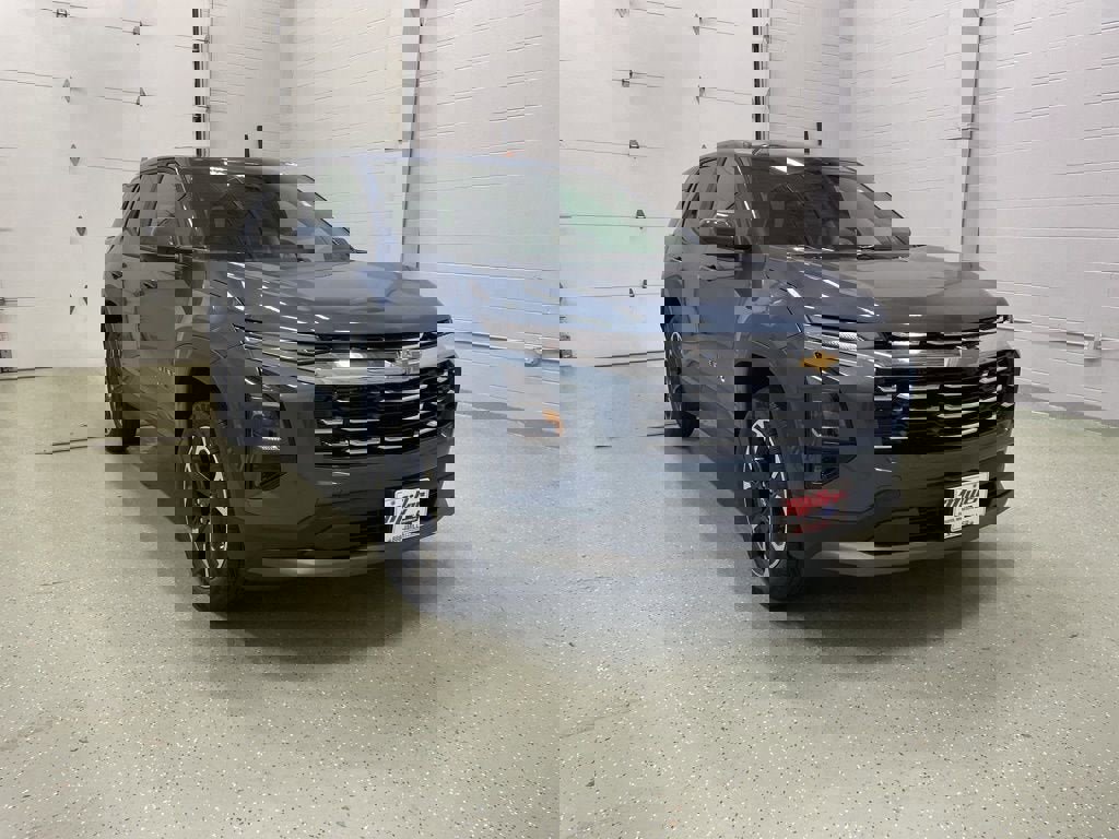 New 2026 Chevrolet Equinox LT w/ Convenience Package II image 2