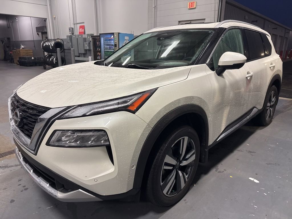 Certified 2023 Nissan Rogue Platinum image 3