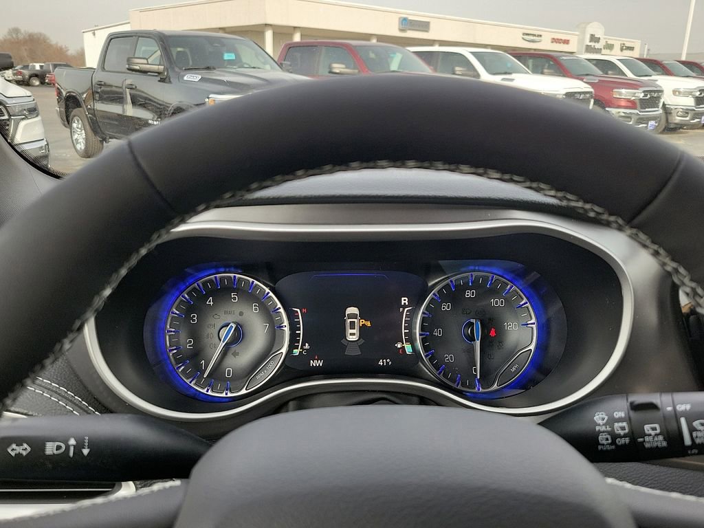 New 2026 Chrysler Pacifica Select FWD image 19