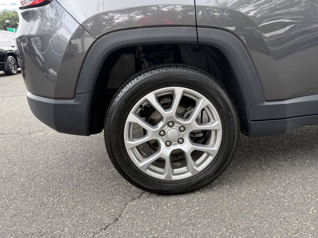 Used 2023 Jeep Compass Latitude AWD/4WD image 12