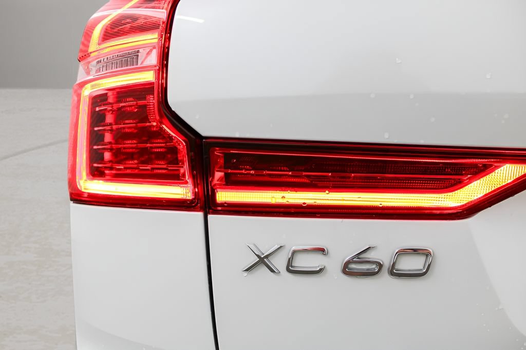 Used 2023 Volvo XC60 B5 Core w/ Climate Package AWD/4WD image 44