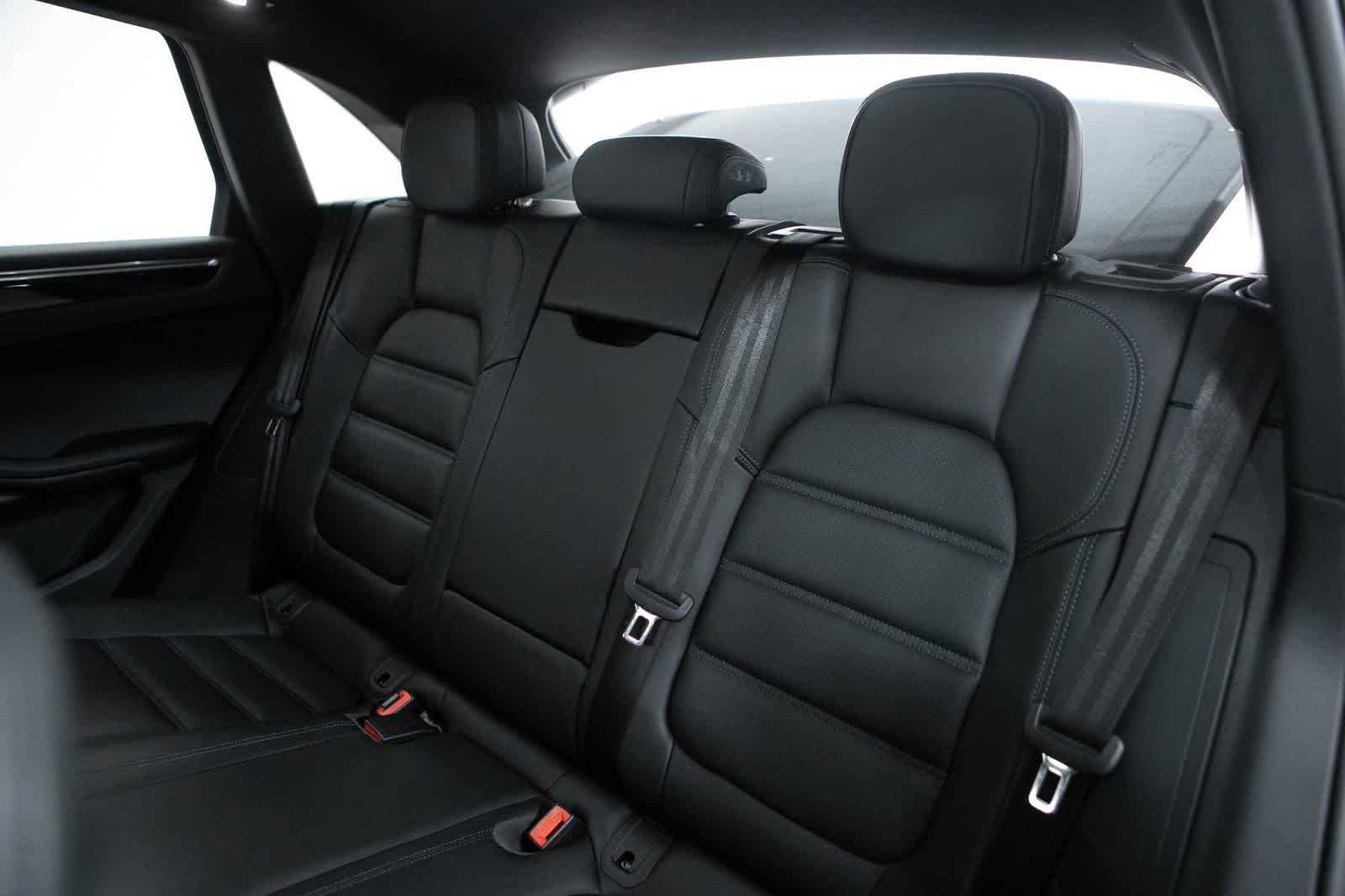 Certified 2026 Porsche Macan AWD/4WD image 37
