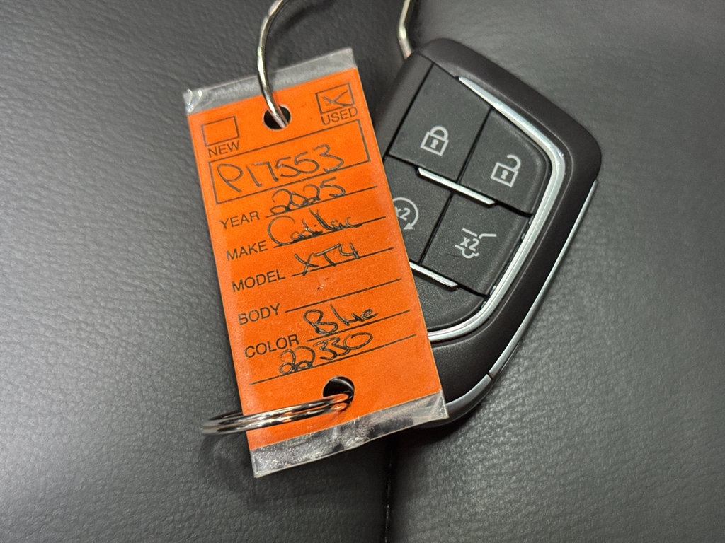 Used 2025 Cadillac XT4 Premium Luxury image 40