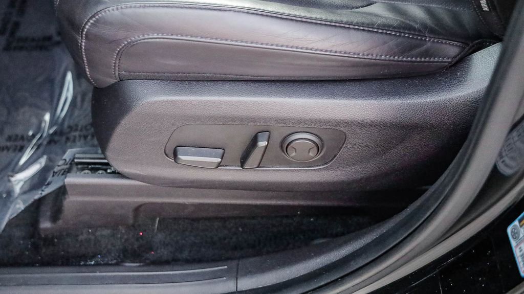 Used 2024 Kia Carnival LX image 36