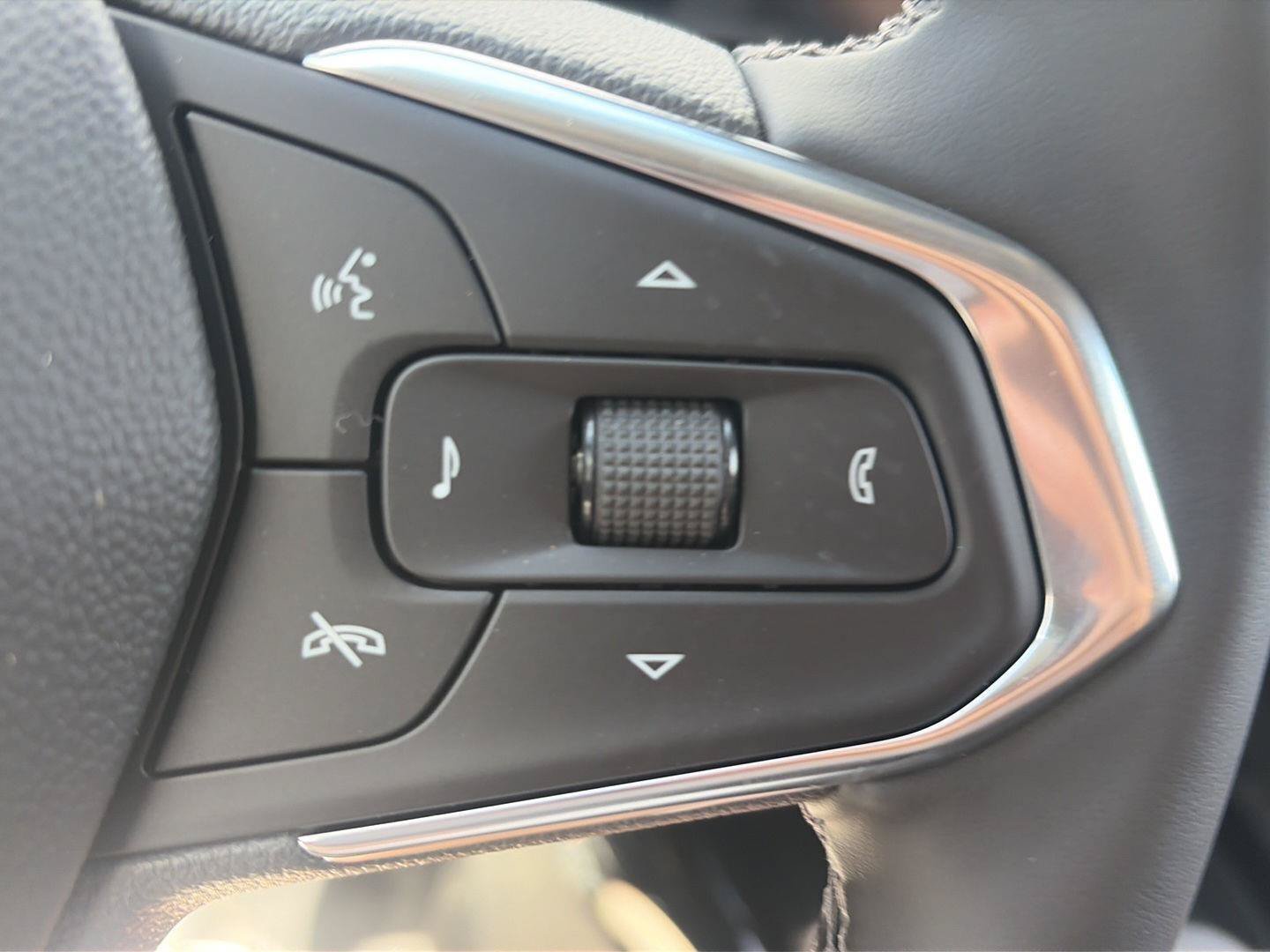 New 2026 Chevrolet Trax ACTIV w/ Sunroof Package FWD image 12
