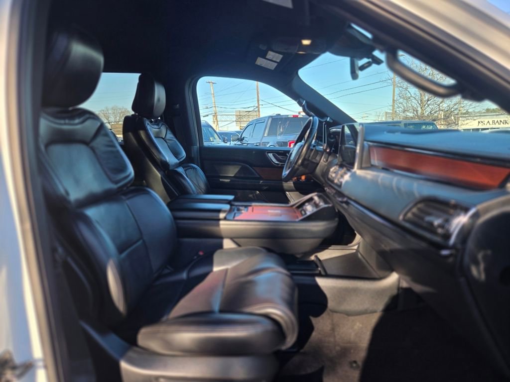 Used 2020 Lincoln Navigator 4WD image 26