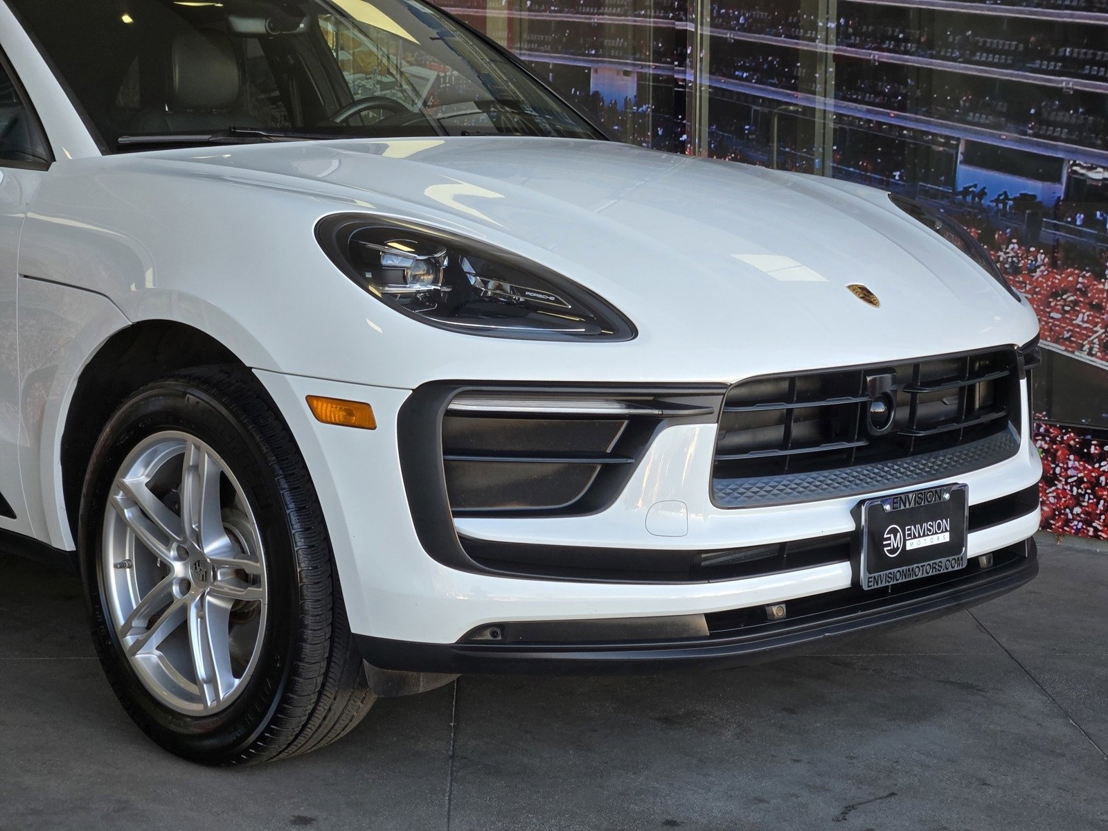 Used 2024 Porsche Macan image 2