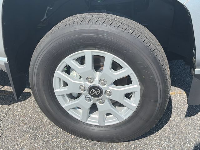 Used 2024 Toyota Tacoma SR5 AWD/4WD image 11