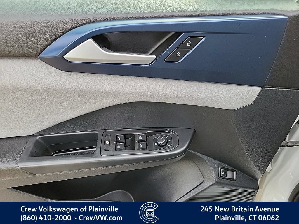Certified 2022 Volkswagen Taos SE w/ Driver Assistance Package FWD image 41