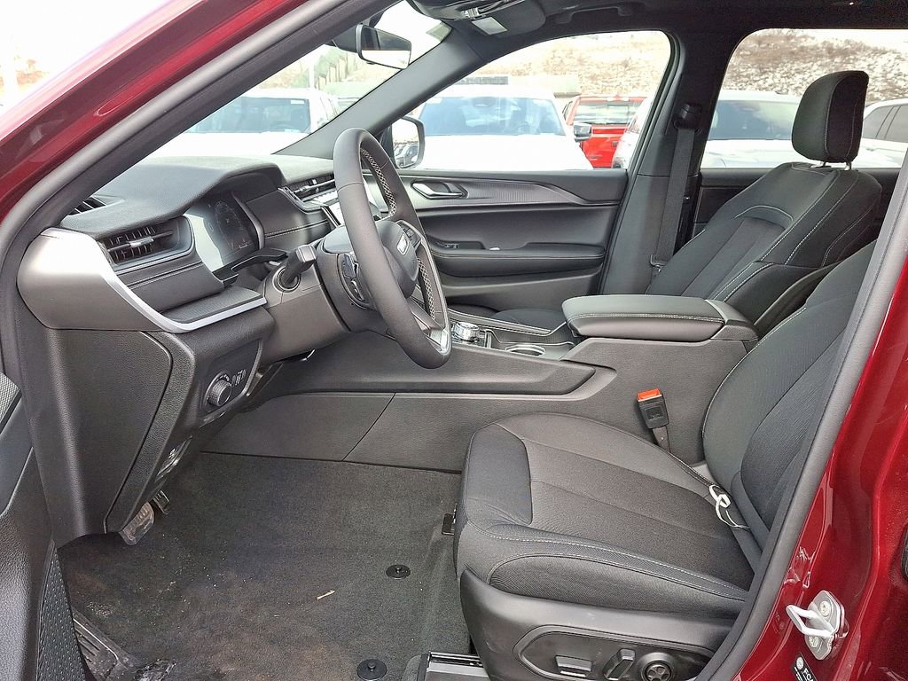 New 2025 Jeep Grand Cherokee L Laredo image 13