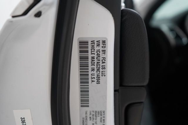 Used 2022 Jeep Grand Cherokee Laredo X image 38