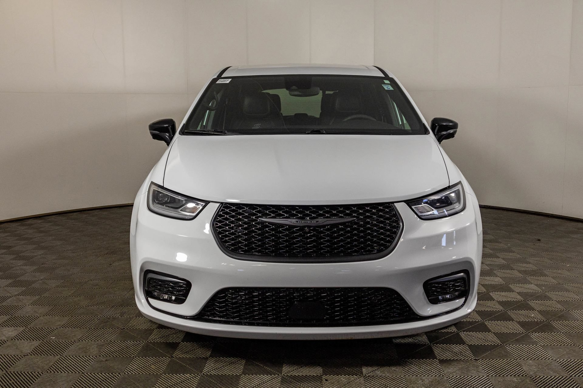 Used 2024 Chrysler Pacifica Limited FWD image 14
