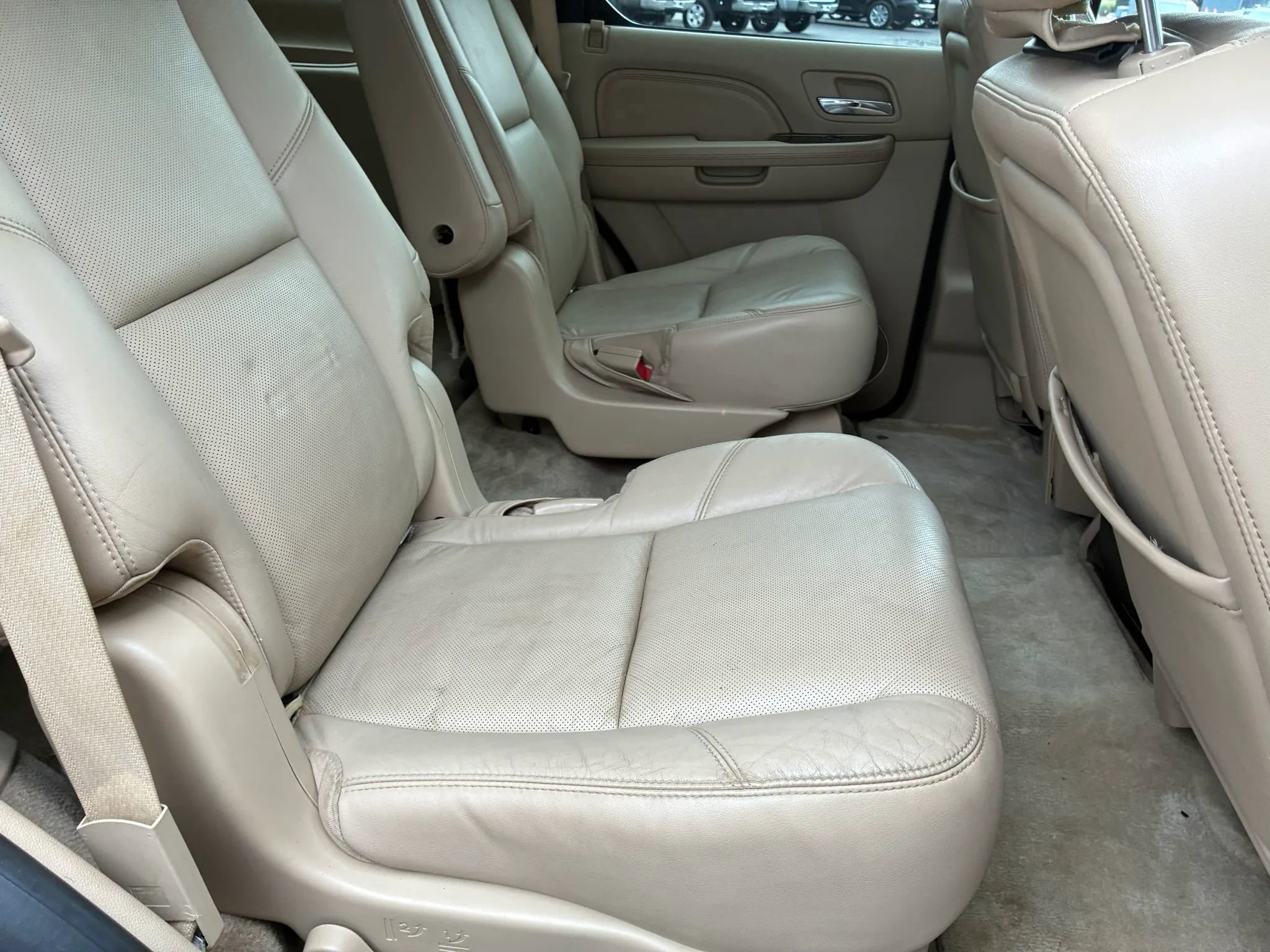 Used 2014 Cadillac Escalade Luxury AWD/4WD image 23