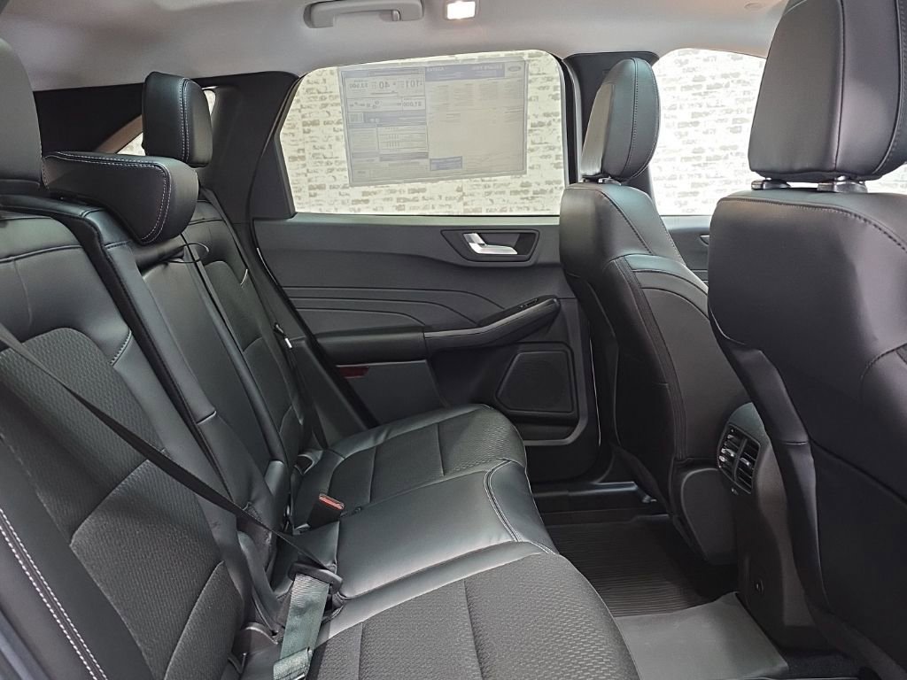 New 2026 Ford Escape SE w/ Class II Trailer Tow Package image 12