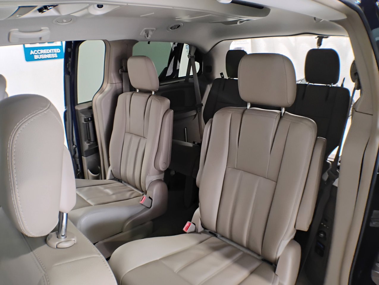 Used 2016 Chrysler Town & Country Touring image 11