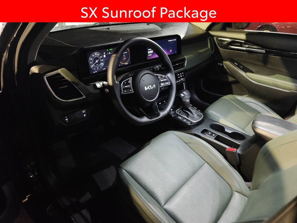 Used 2024 Kia Seltos SX w/ SX Sunroof Package image 8