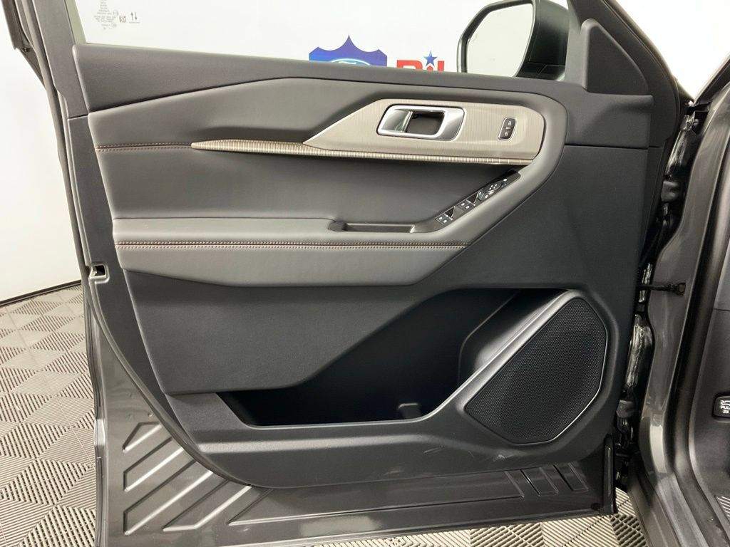 New 2026 Ford Explorer Active RWD image 12
