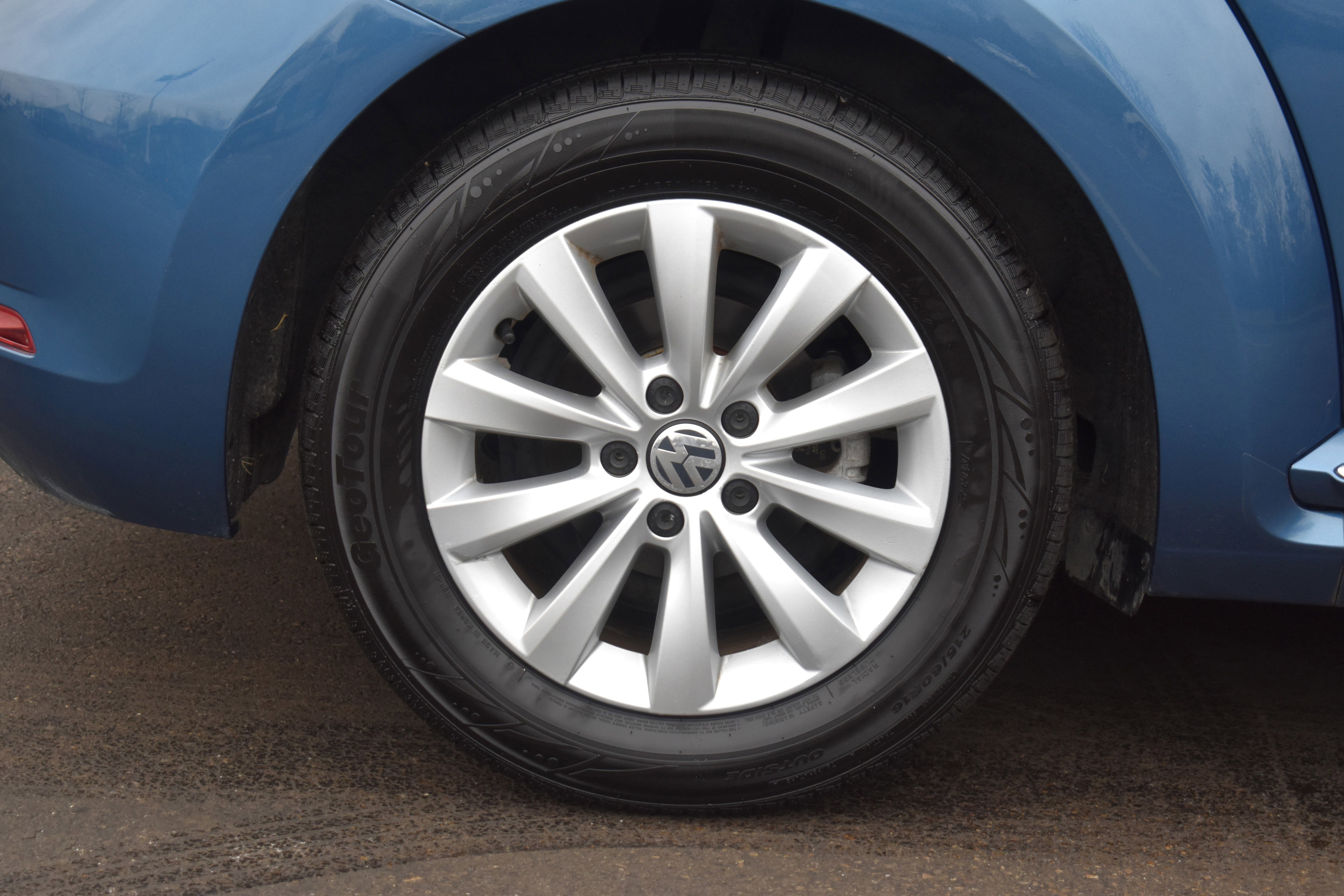 Used 2019 Volkswagen Beetle 2.0T S image 40