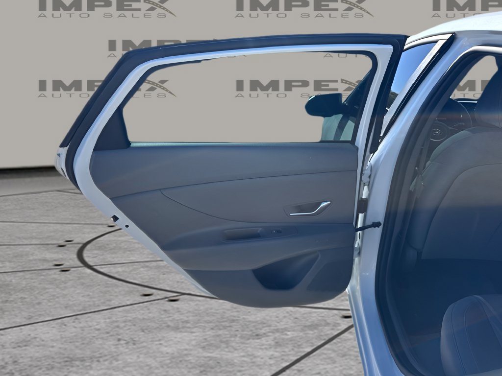 Used 2021 Hyundai Elantra SE FWD image 24
