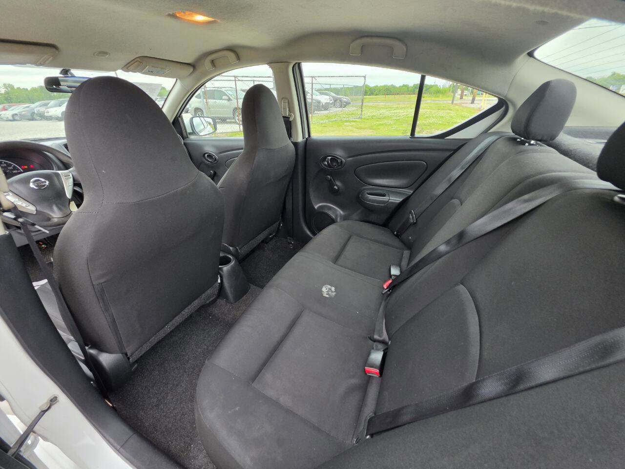 Used 2016 Nissan Versa S Plus FWD image 4