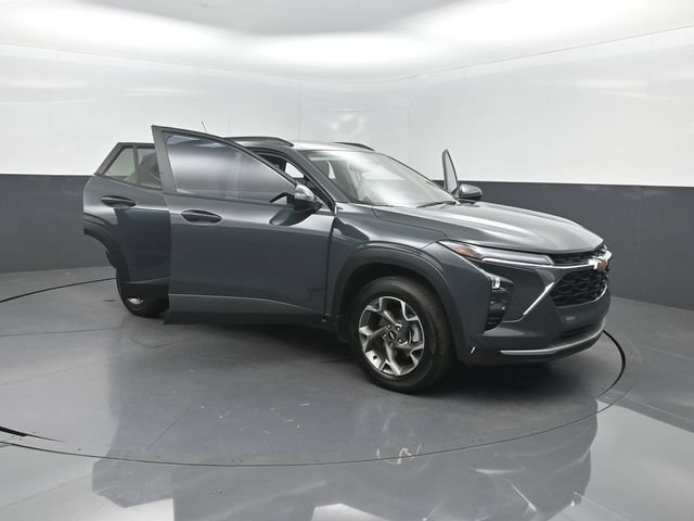 Used 2026 Chevrolet Trax LT FWD image 36