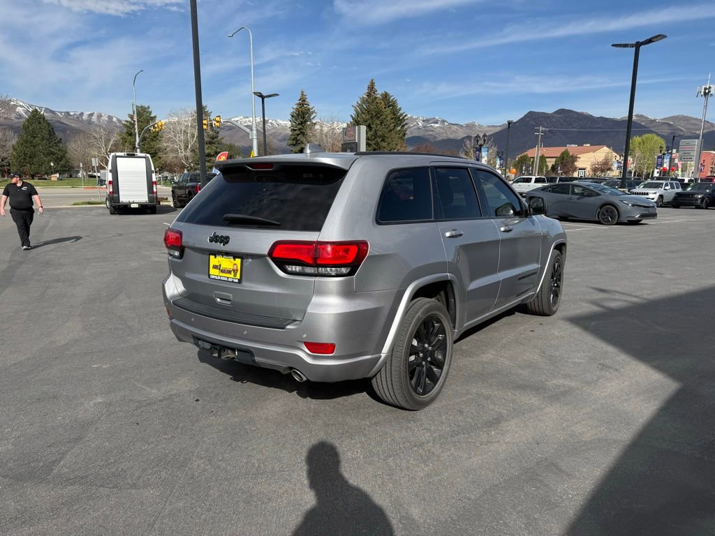 Used 2018 Jeep Grand Cherokee Altitude image 4