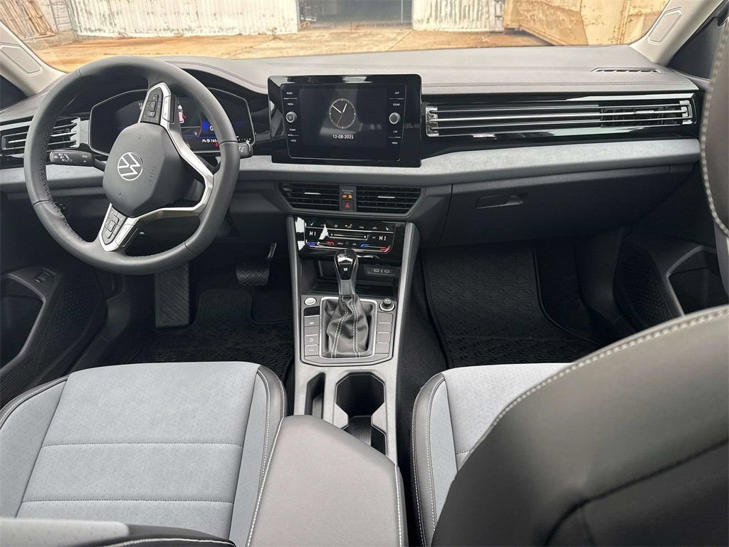 New 2026 Volkswagen Jetta SE FWD image 17