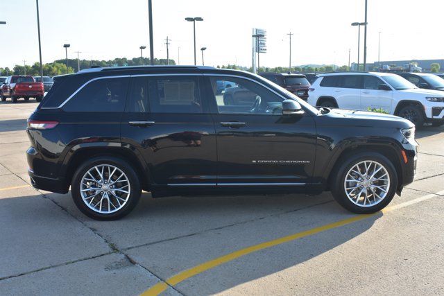 Used 2023 Jeep Grand Cherokee Summit w/ Luxury Tech Group V AWD/4WD image 4