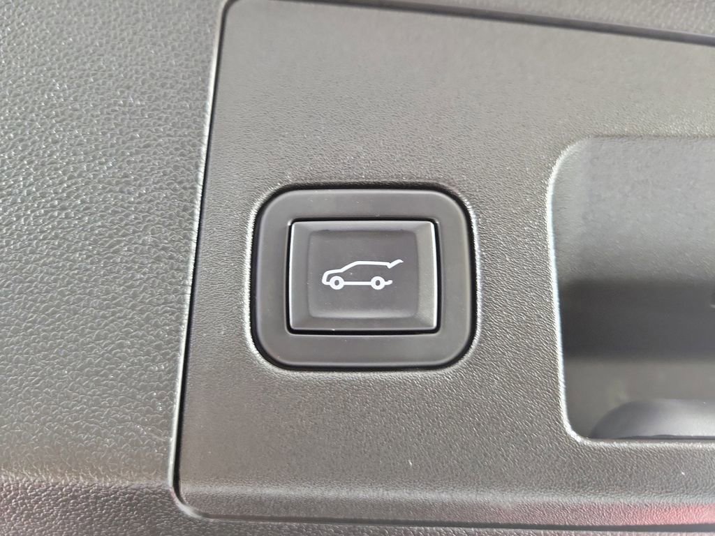 Certified 2023 Cadillac XT4 Luxury w/ Cold Weather Package FWD image 52