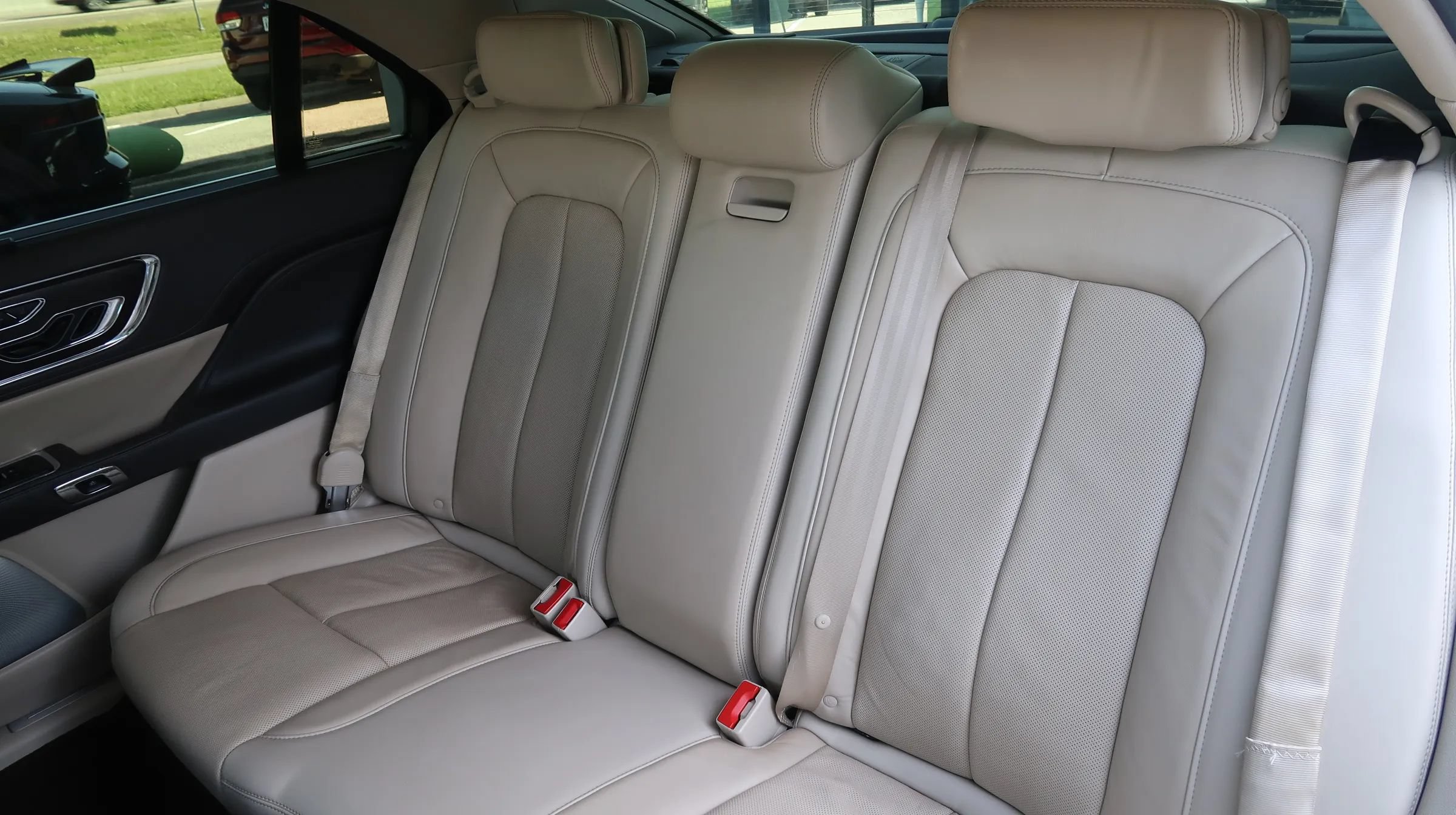 Used 2018 Lincoln Continental Reserve w/ Rear-seat Package FWD image 21