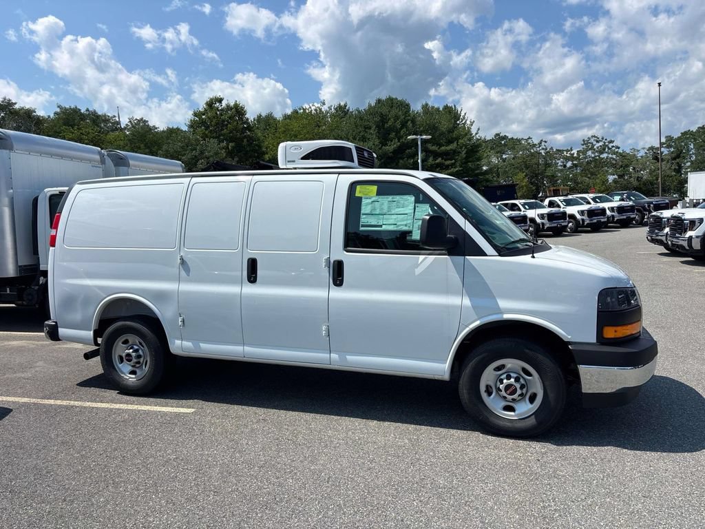 New 2026 GMC Savana 3500 w/ Driver Convenience Package RWD image 3