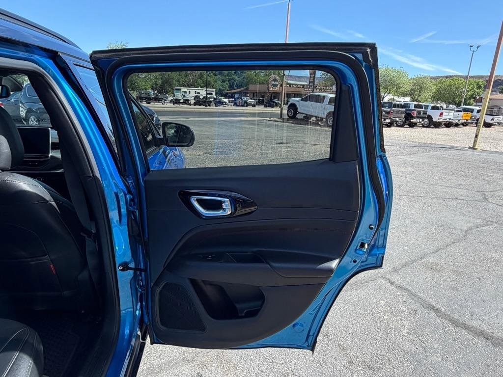 Used 2025 Jeep Compass Trailhawk AWD/4WD image 25