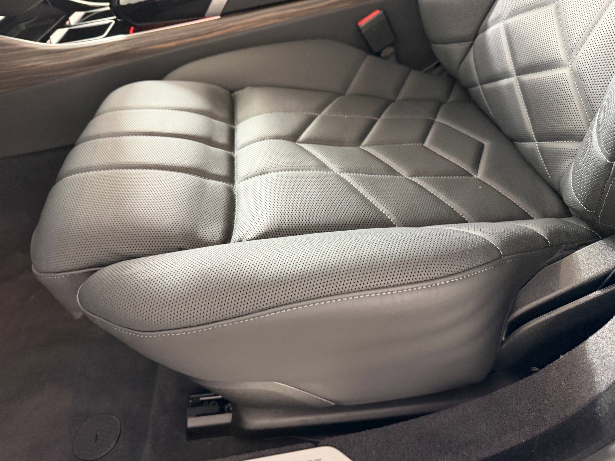 Used 2024 BMW 760i xDrive 760i xDrive image 12