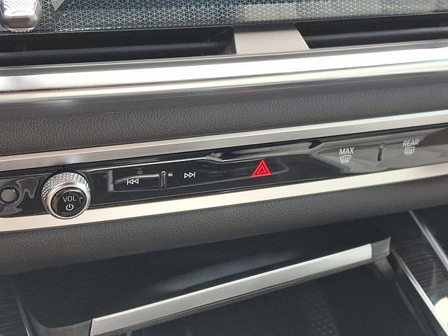 New 2026 BMW X7 xDrive40i w/ M Sport Package image 13