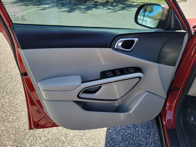 Used 2021 Kia Soul S image 9