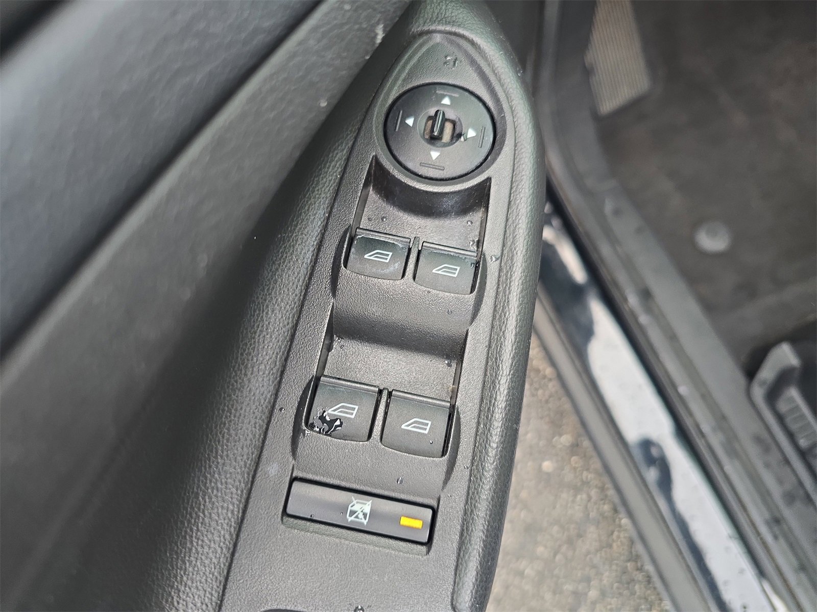 Used 2017 Ford Escape SE image 14