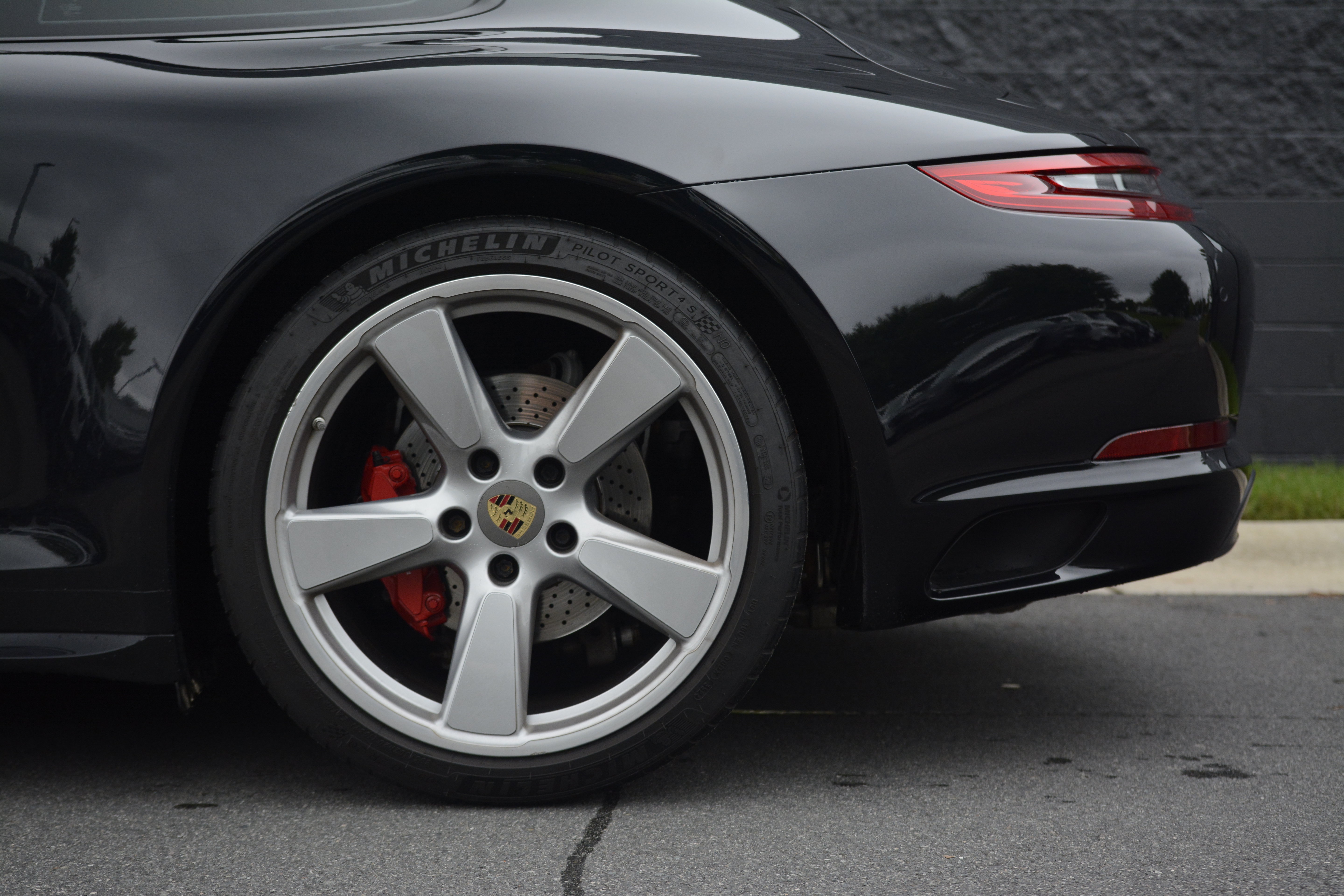 Certified 2018 Porsche 911 Carrera 4S AWD/4WD image 33