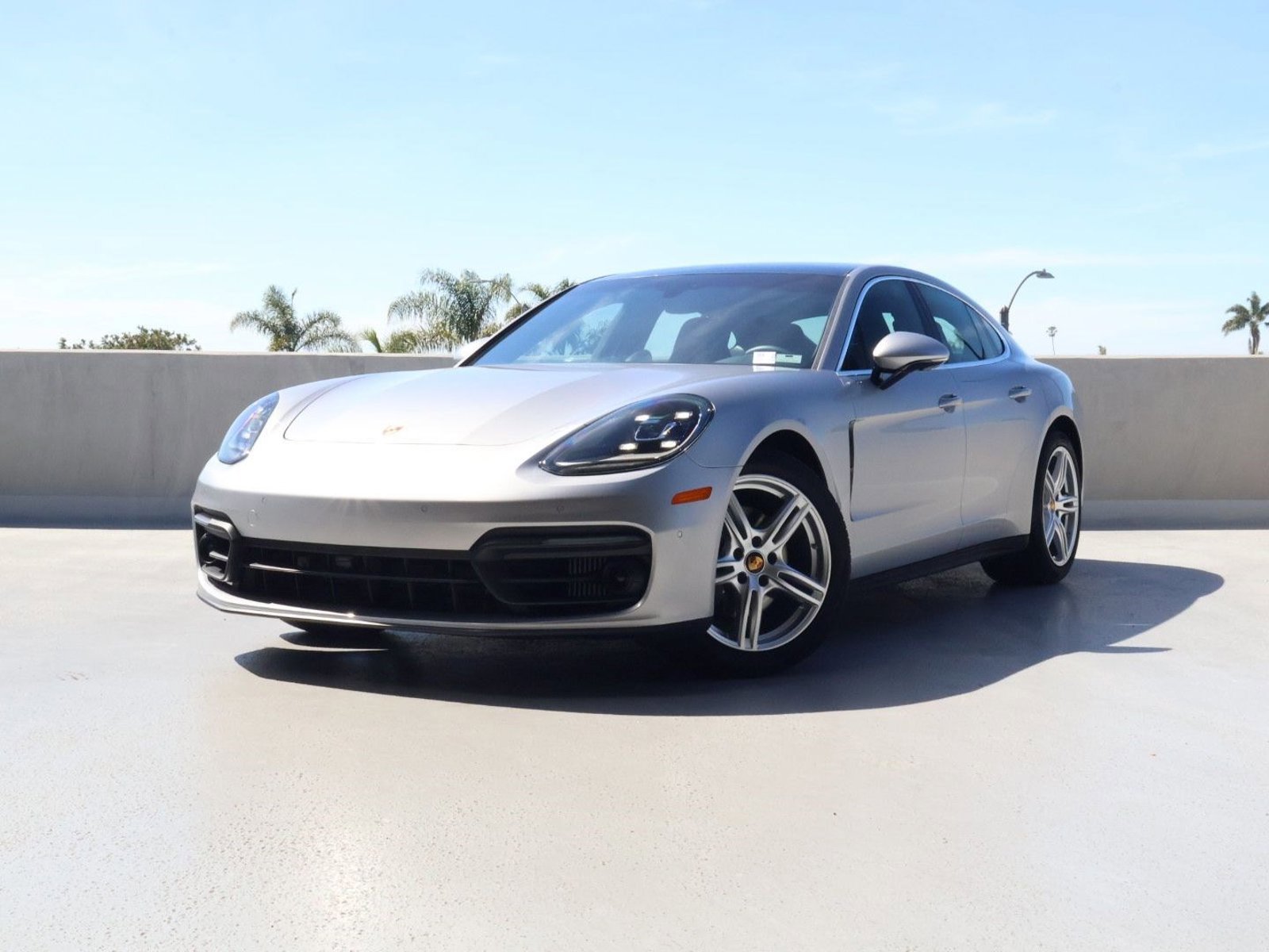 Certified 2023 Porsche Panamera 4 image 1