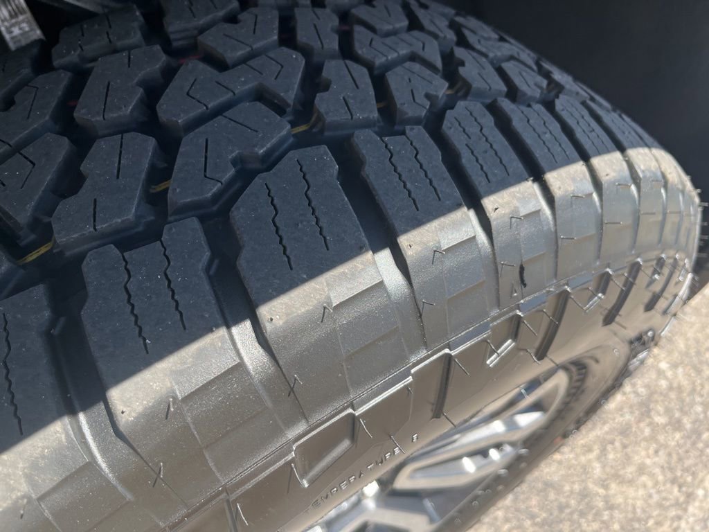 Used 2021 GMC Sierra 1500 AT4 w/ Technology Package image 12