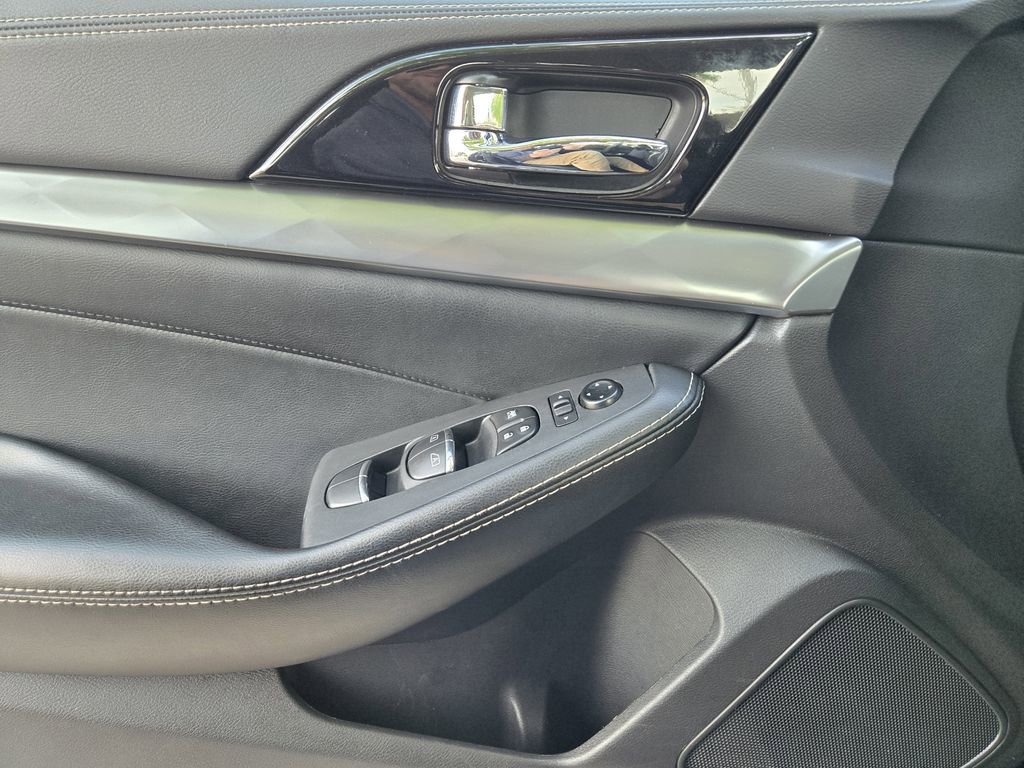 Used 2023 Nissan Maxima SV w/ Floor Mat Group FWD image 15