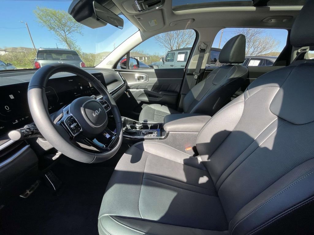 Certified 2025 Kia Sorento SX image 29