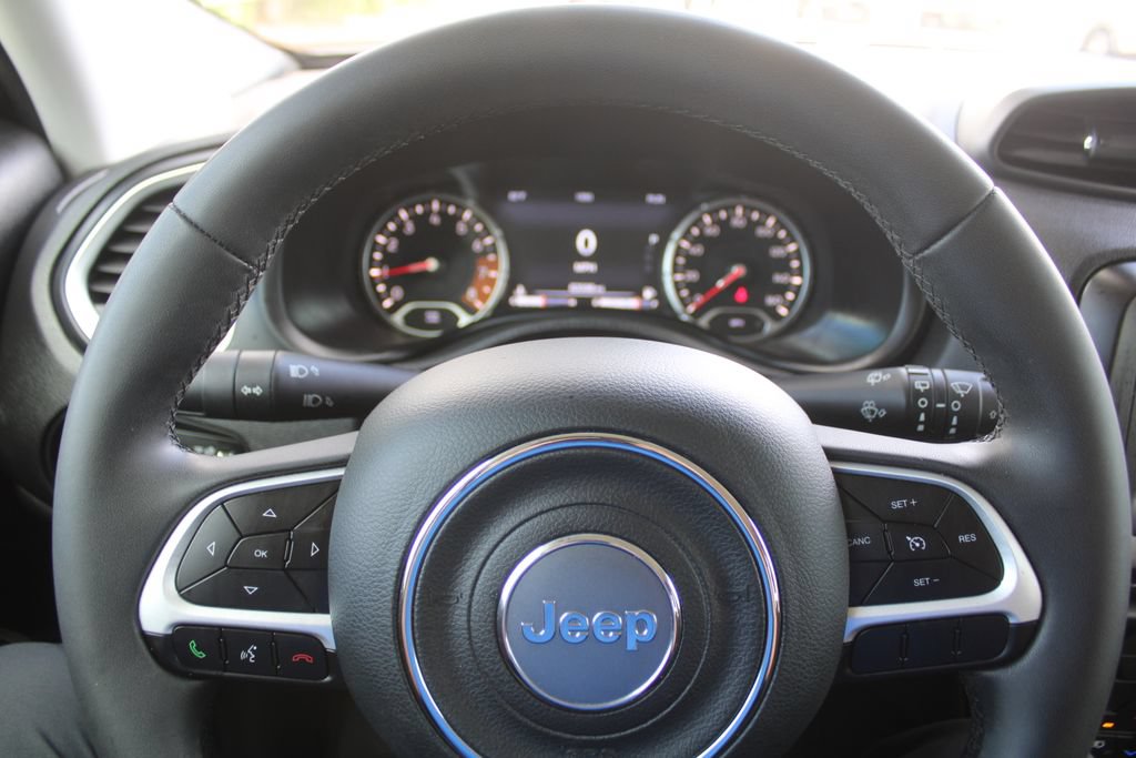 Used 2021 Jeep Renegade Latitude FWD image 25
