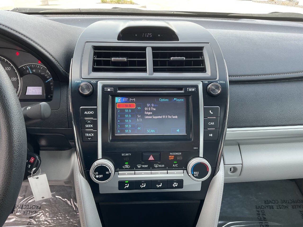 Used 2012 Toyota Camry LE FWD image 19