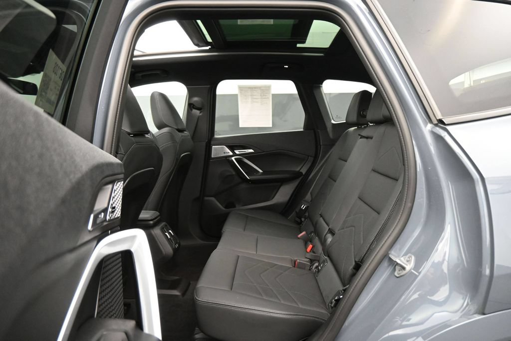 Used 2025 BMW X1 M35i AWD/4WD image 16