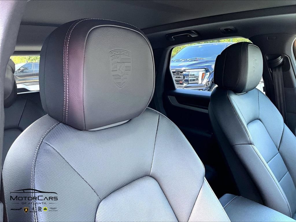Used 2026 Porsche Cayenne AWD/4WD image 31