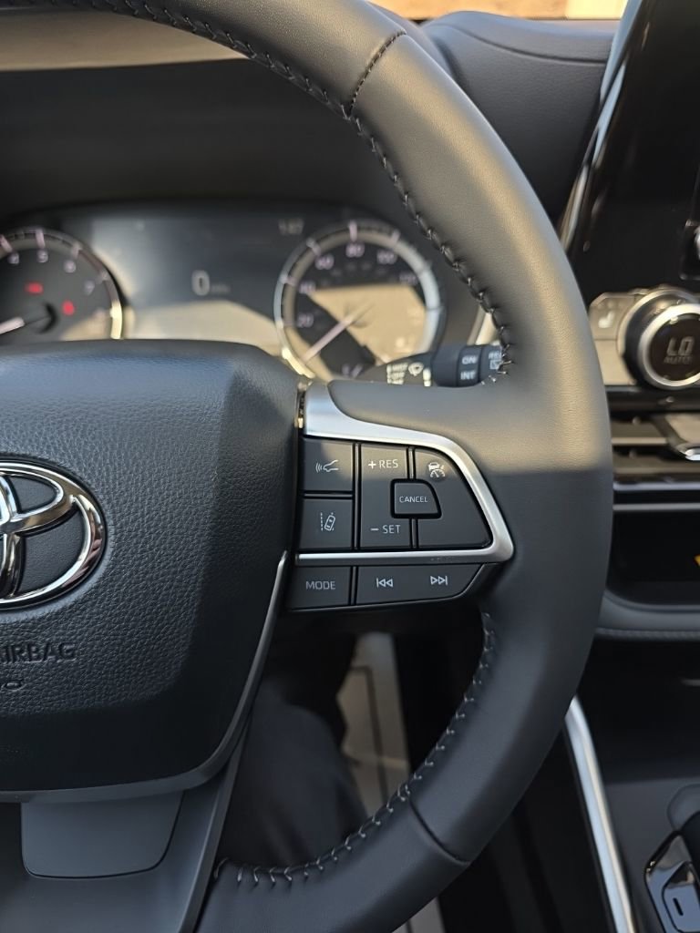 Certified 2026 Toyota Highlander XLE image 25